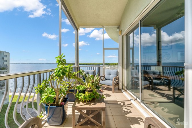 SNUG HARBOUR OCEANFRONT CONDO - TURTLE COVE C303