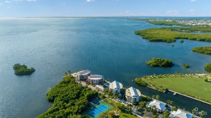 SNUG HARBOUR OCEANFRONT CONDO - TURTLE COVE C303