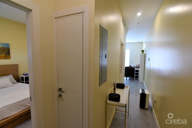 THE GROVE #51 - TOP FLOOR END UNIT
