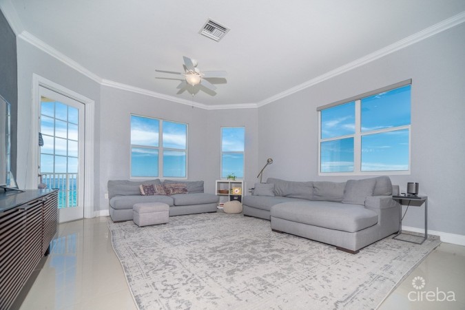 THE WESTVIEW - WATERFRONT PENTHOUSE