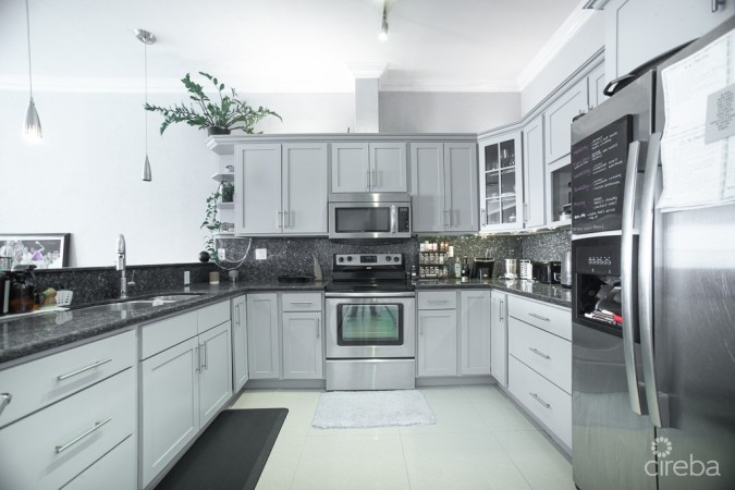 THE WESTVIEW - WATERFRONT PENTHOUSE