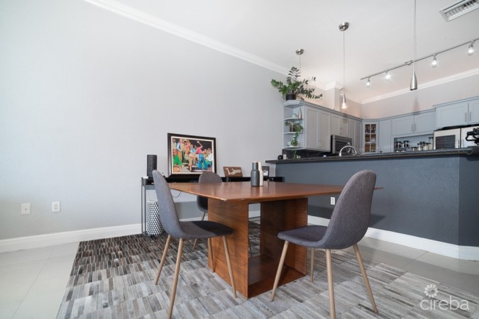 THE WESTVIEW - WATERFRONT PENTHOUSE
