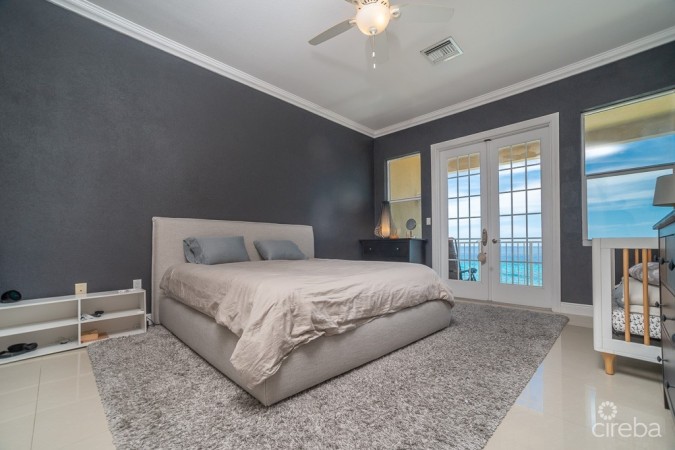 THE WESTVIEW - WATERFRONT PENTHOUSE