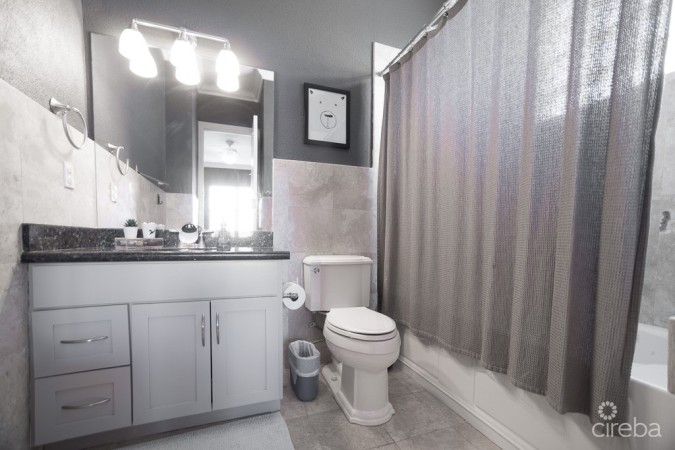 THE WESTVIEW - WATERFRONT PENTHOUSE
