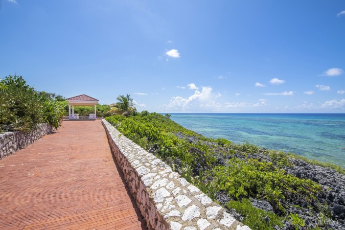 WINDMILL POINTE ESTATE & GROUNDS
