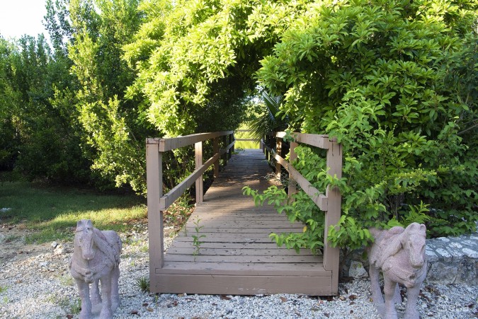 WINDMILL POINTE ESTATE & GROUNDS