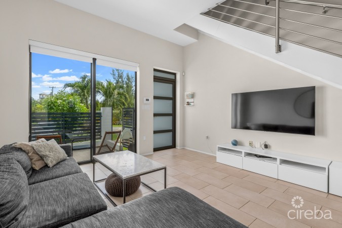 VELA 51, SOUTH SOUND TOWNHOME