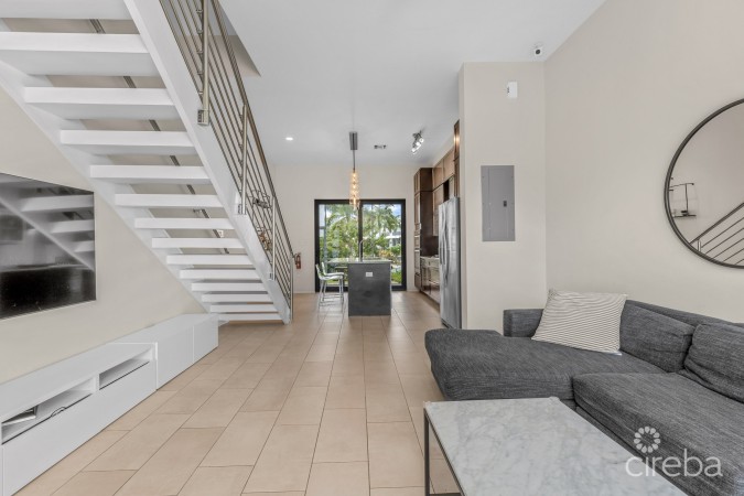 VELA 51, SOUTH SOUND TOWNHOME