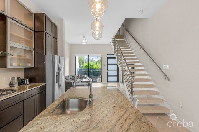 VELA 51, SOUTH SOUND TOWNHOME