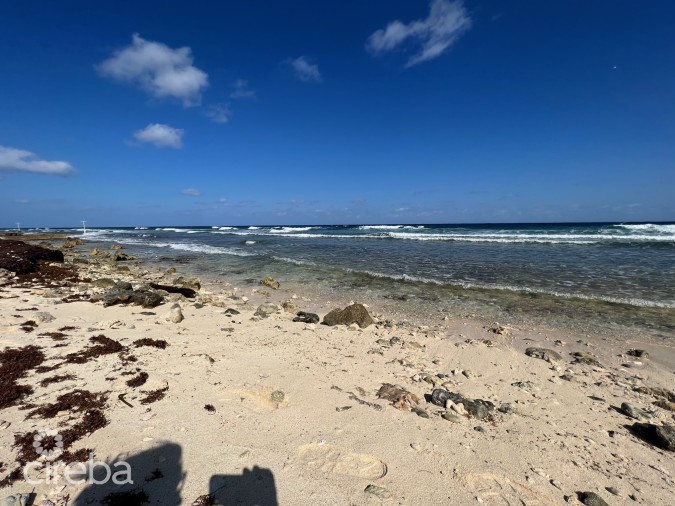 OCEAN FRONT 0.35 ACRE LOT IN SPOT BAY