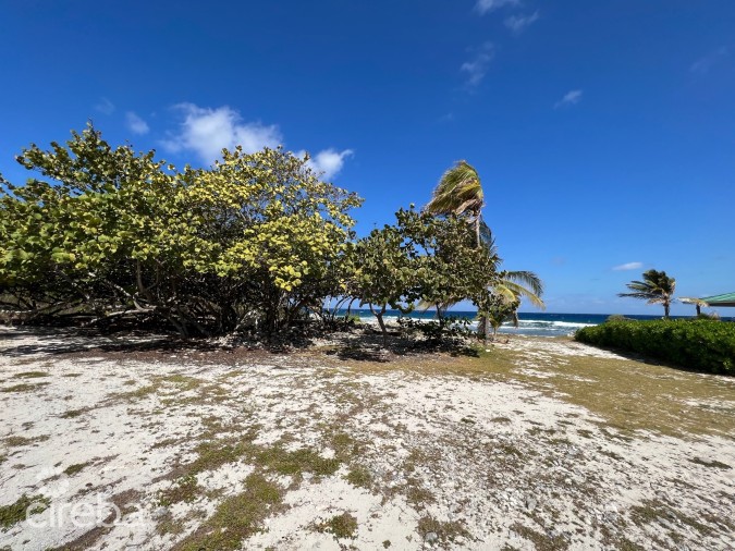 OCEAN FRONT 0.35 ACRE LOT IN SPOT BAY