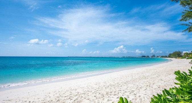 3 BED BEACH FRONT CONDO CAYMAN CLUB