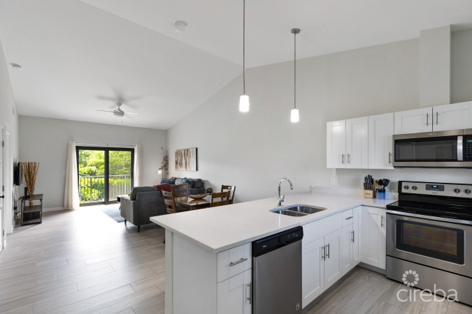 15 PORTOFINO GARDENS- SPOTLESS 2 BED/ 2 BATH