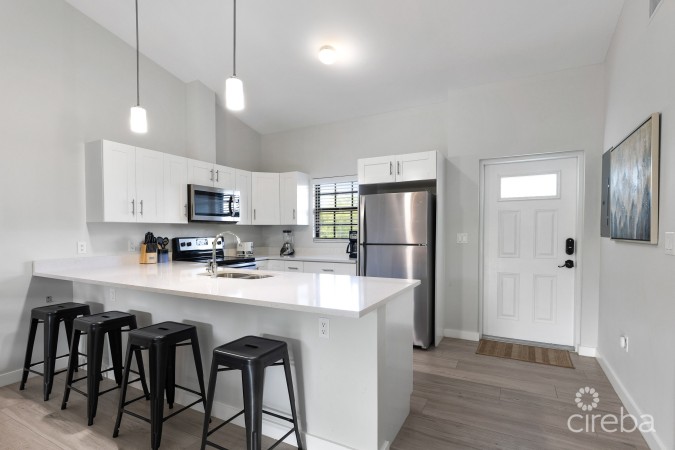 15 PORTOFINO GARDENS- SPOTLESS 2 BED/ 2 BATH