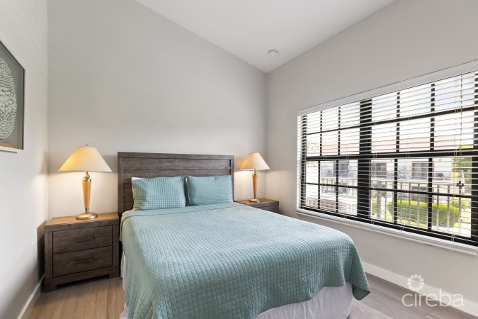 15 PORTOFINO GARDENS- SPOTLESS 2 BED/ 2 BATH