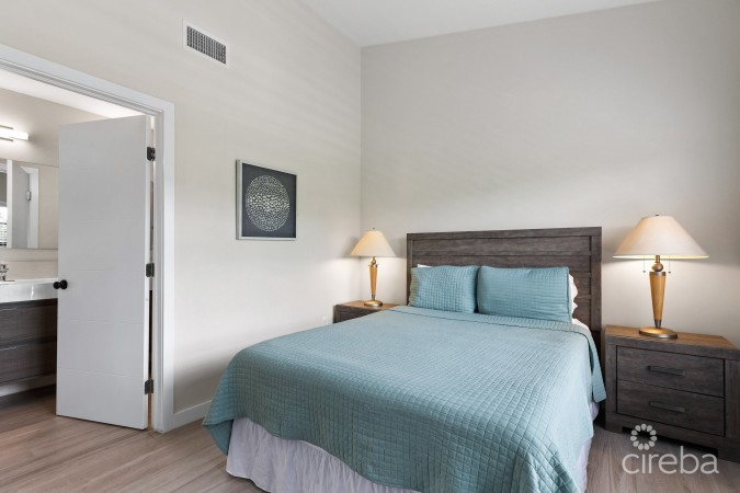 15 PORTOFINO GARDENS- SPOTLESS 2 BED/ 2 BATH