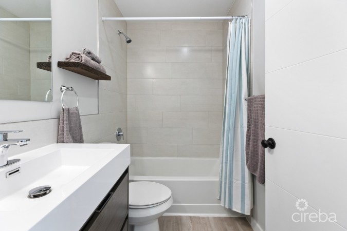 15 PORTOFINO GARDENS- SPOTLESS 2 BED/ 2 BATH