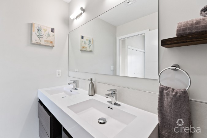 15 PORTOFINO GARDENS- SPOTLESS 2 BED/ 2 BATH