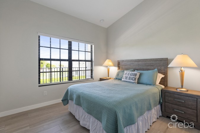15 PORTOFINO GARDENS- SPOTLESS 2 BED/ 2 BATH