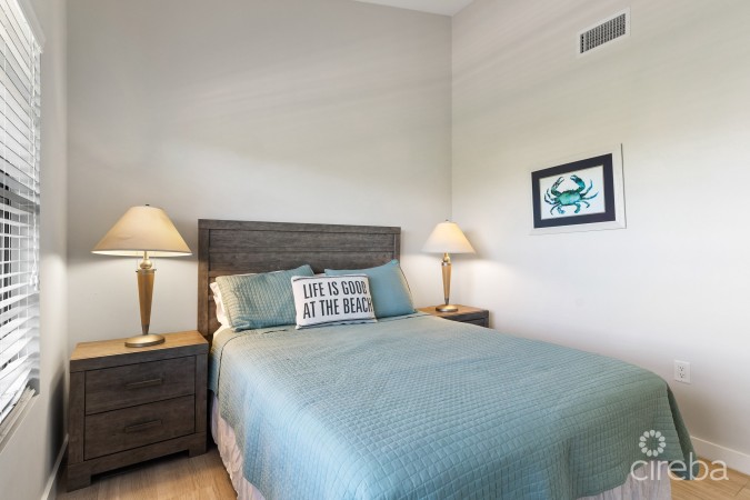 15 PORTOFINO GARDENS- SPOTLESS 2 BED/ 2 BATH