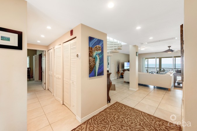 THE RETREAT # 30, 3 BED/3.5BATH