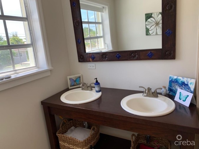 XRYSTAL VILLAGE 2 BED 2 BATH TOWNHOUSE