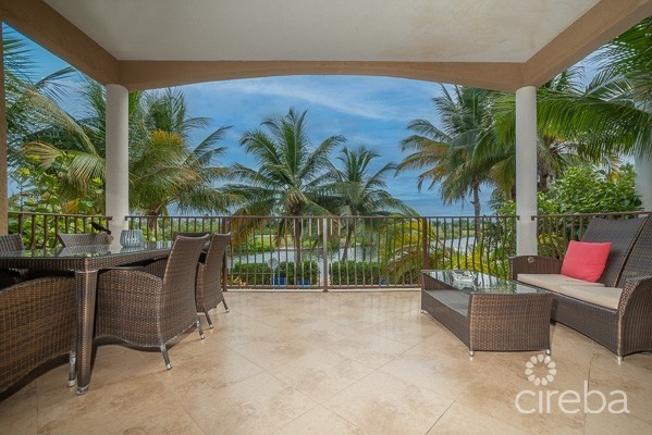 LUXURY TURNBERRY VILLA - GOLF AND CANAL VIEWS