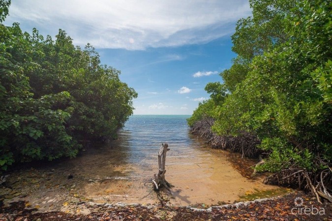 LITTLE CAYMAN "WINDOW BAY" OCEANFRONT HOME