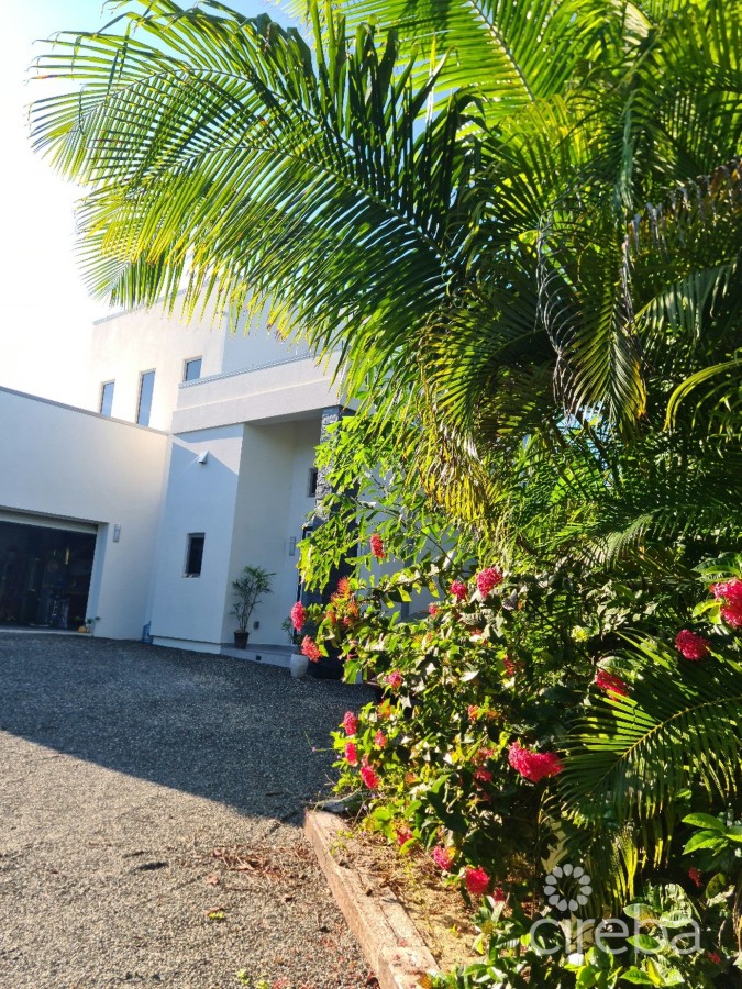 SANTOSHA - FAMILY HOME IN VALLEY GARDENS