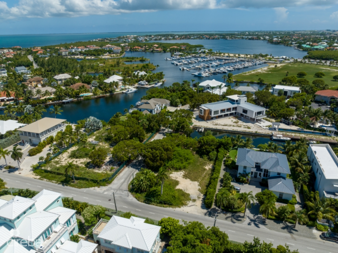 YACHT CLUB - NORTH CREEK CANAL FRONT LOT