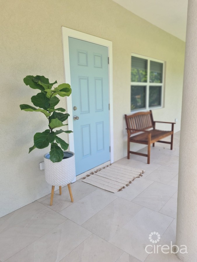 BEAUTIFULLY RENOVATED 3BED HOME WITH DEN + INCOME PRODUCING 1 BED APARTMENT