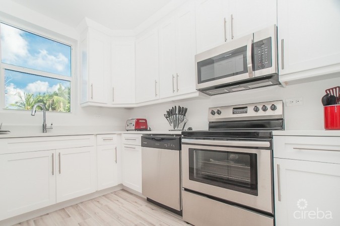 SEVEN MILE BEACH CORRIDOR PARKWAY PLACE TOWNHOUSE