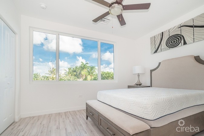 SEVEN MILE BEACH CORRIDOR PARKWAY PLACE TOWNHOUSE