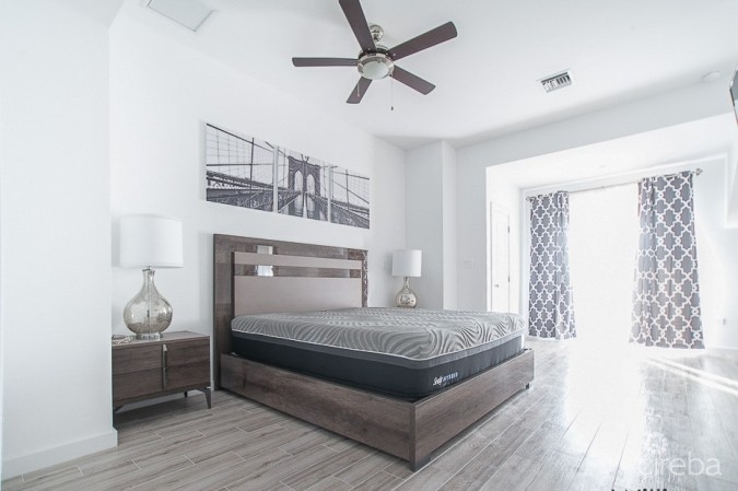 SEVEN MILE BEACH CORRIDOR PARKWAY PLACE TOWNHOUSE