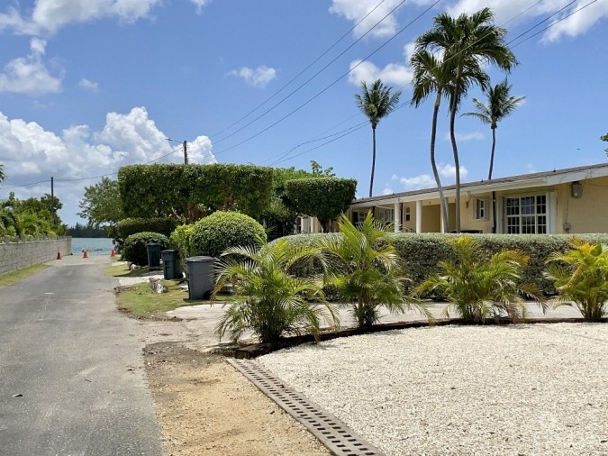 TROPICAL MANOR # 7