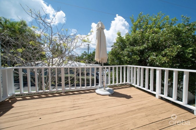 ISLAND PINE VILLAS ON SEVEN MILE BEACH