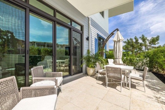 OLEA #311 IN CAMANA BAY