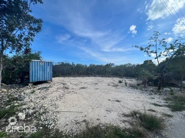 RESIDENTIAL LOT IN EAST END WITH APPROVED HOUSE PLANS