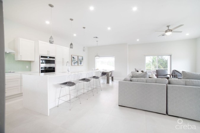 4 BED NEW CONTEMPORARY CANAL FRONT HOME RED BAY