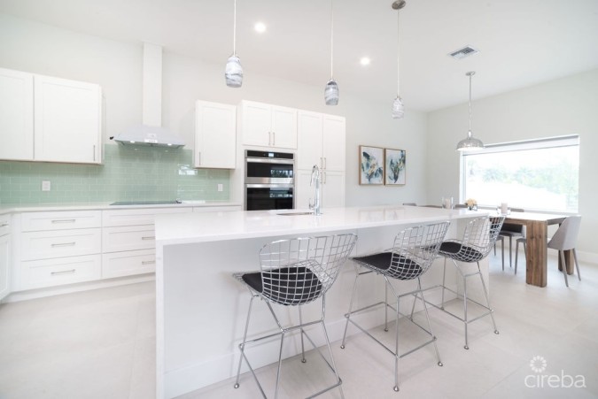 4 BED NEW CONTEMPORARY CANAL FRONT HOME RED BAY
