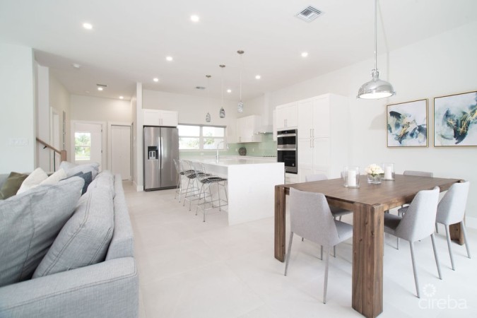 4 BED NEW CONTEMPORARY CANAL FRONT HOME RED BAY