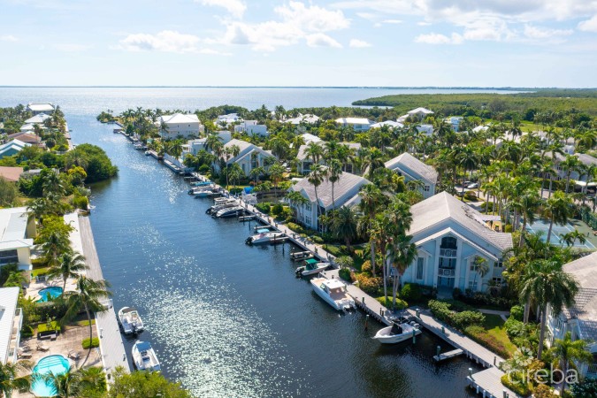 BRITANNIA KINGS COURT WITH PRIVATE DOCK
