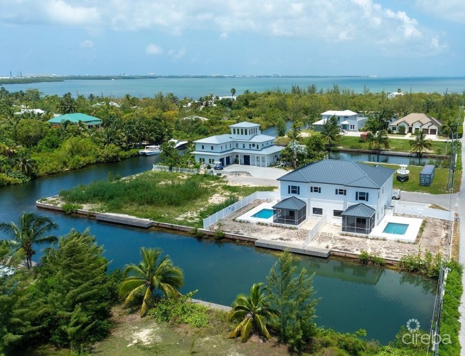 4 BED NEW CONTEMPORARY CANAL FRONT HOME RED BAY