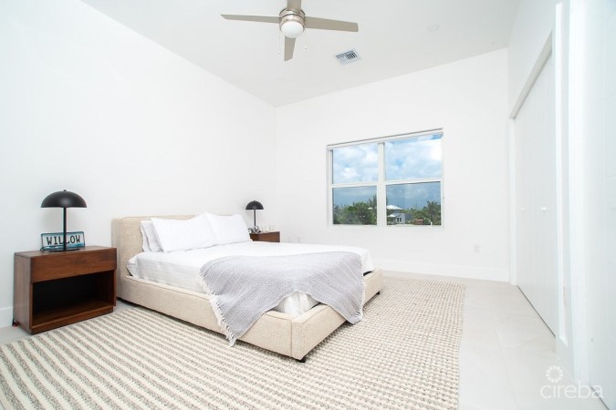 4 BED NEW CONTEMPORARY CANAL FRONT HOME RED BAY