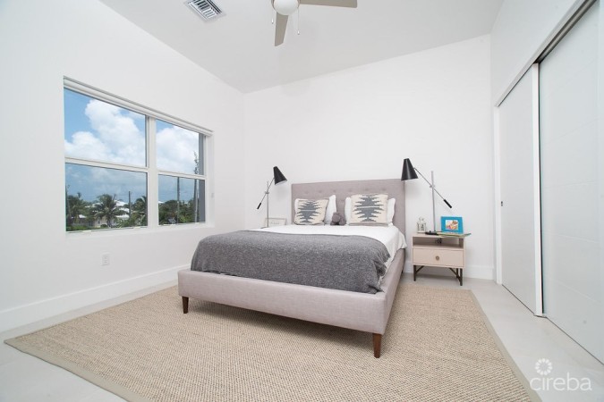 4 BED NEW CONTEMPORARY CANAL FRONT HOME RED BAY