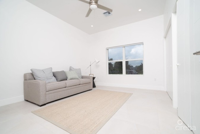 4 BED NEW CONTEMPORARY CANAL FRONT HOME RED BAY