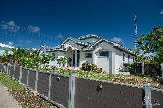 LARGE CANAL FRONT  HOME - NORTH SOUND ESTATES