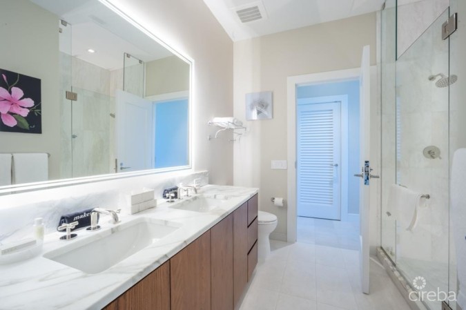 PENTHOUSE RESIDENCE AT SEAFIRE S1002