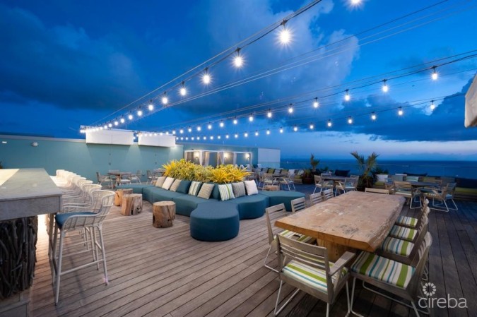 PENTHOUSE RESIDENCE AT SEAFIRE S1002