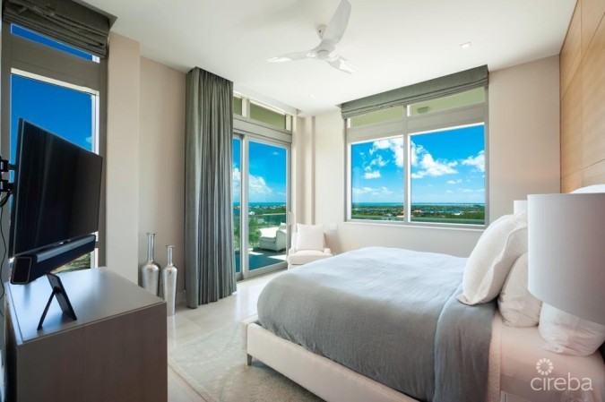 PENTHOUSE RESIDENCE AT SEAFIRE S1002